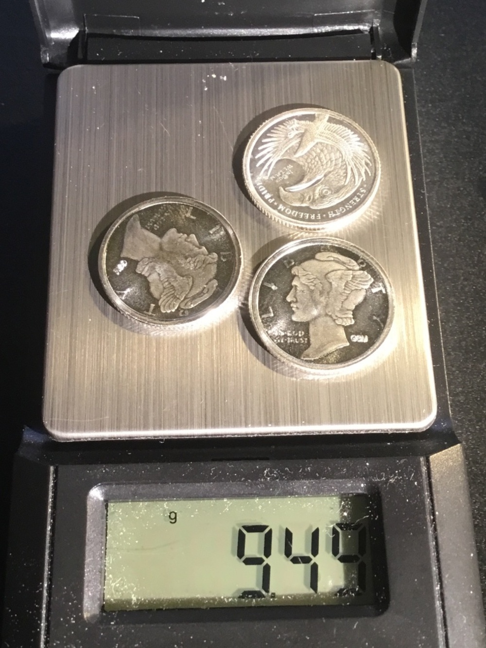 9.49 grams of silver==.999 fine==lot of 3==1/10 ounces ==We love offers==
